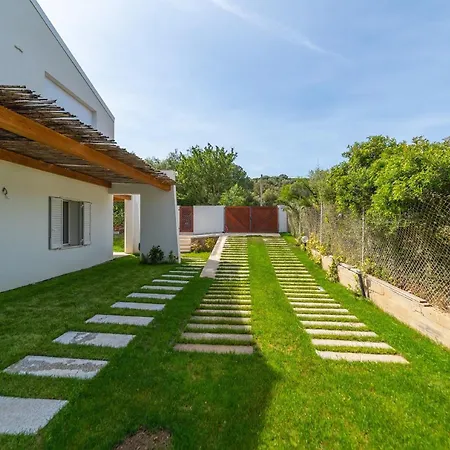 Appartement Brorent-villa Tonia 2 *